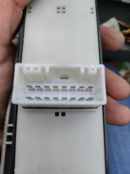 Кнопка склопідйомника Kia Cerato  2007 2.0 Бензин 