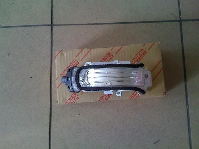 Повторювач повороту у дзеркалі Toyota Corolla 30 2014 1.3 Бензин Одеса