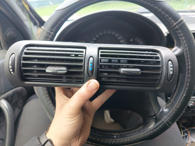 Дефлектор воздухозаборника Mercedes-Benz C-Class  2001 2.0 Бензин Дослидницкое
