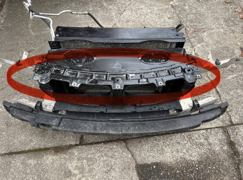 Кронштейн над центральным воздуховодом BMW X5  2016 3.0 Бензин 