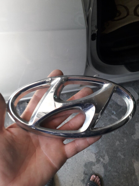 Значок на капот Hyundai i30  2013 хетчбек 1.5 Дизель 