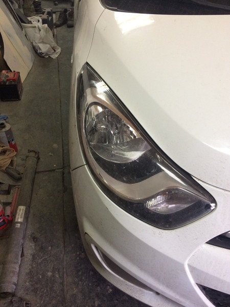 Фара передня права Hyundai i10  2012 хетчбек 1.5 Бензин 