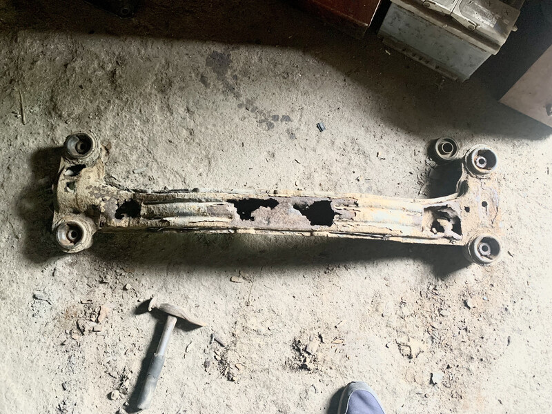 Балка задня 626052E000   Hyundai Tucson