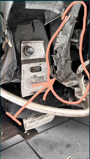 Крепления радиатора кондиционера лев\прав Toyota RAV4  2019 2.5 Гибрид 