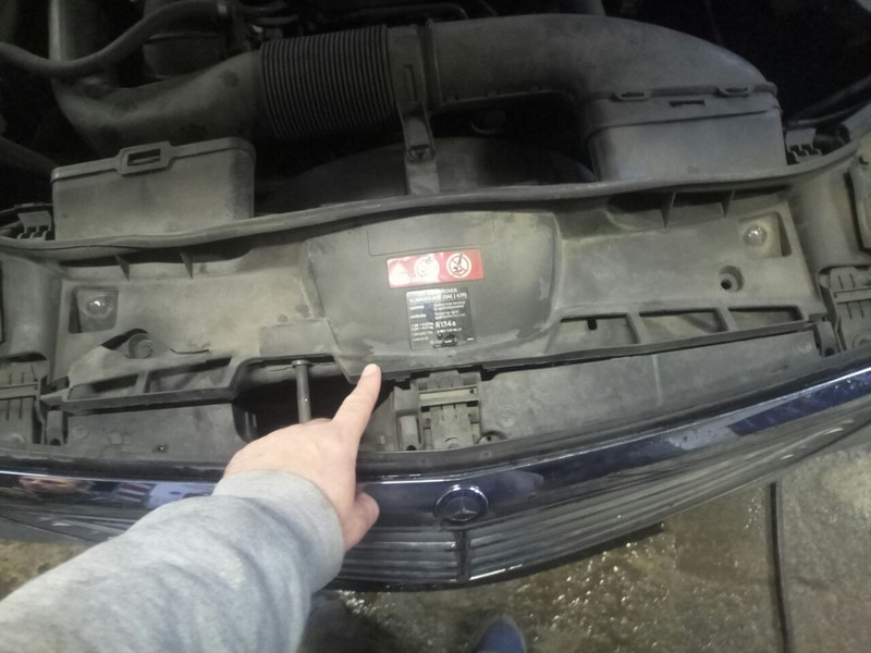 Воздухозаборник A2125000555   Mercedes E-Class