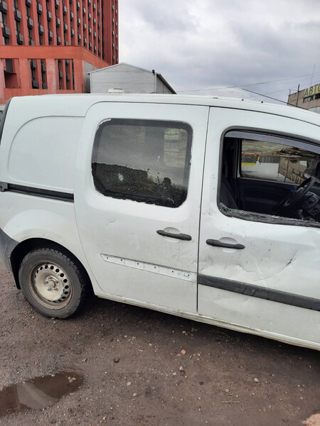 Стекло боковое Renault Kangoo  2011 1.6 Дизель Киев