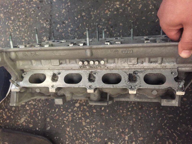 Головка блоку циліндрів Audi A4 B6  2003 1.8 Бензин Тернополь