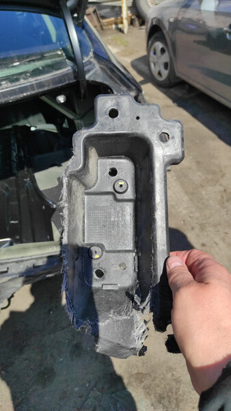 Кронштейн бампера Kia Forte  2018 2.0 Бензин Киев