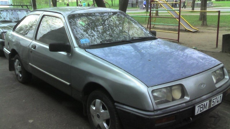 Решетка радиатора 1613262   Ford Sierra