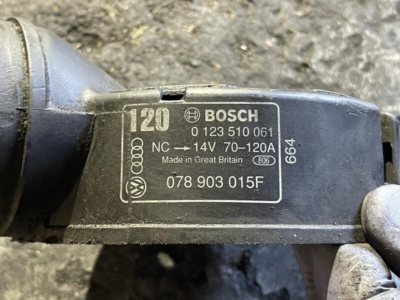 Генератор Audi A6 C4 универсал 1996 г.  2.8 л бензин