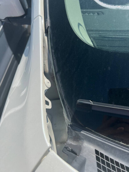 Заглушка біля крила і лобового Nissan Rogue  2016 2.5 Бензин Острог