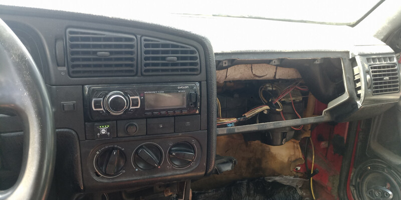 Бардачок Volkswagen Passat B4 універсал 1995 р.  1.8 л бензин Новоукраїнка
