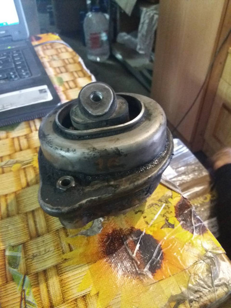 Правая подушка двигателя 80000552   BMW 3 Series