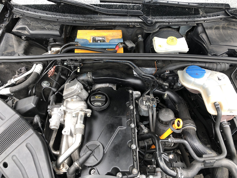 Крышка двигателя Audi A4 B7  2006 универсал 2.0 Дизель Житомир