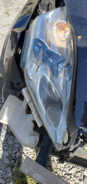 Передня фара Nissan Leaf  2013 хетчбек  Электро 