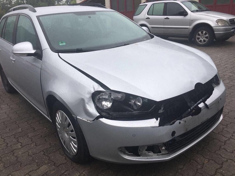 Бампер передний Volkswagen Golf 6 универсал 2011 г.  1.6 л дизель Ровно
