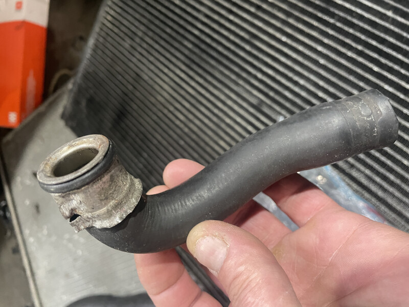 Патрубок радиатора Mercedes E-Class универсал 2004 г.  3.2 л дизель Стрый