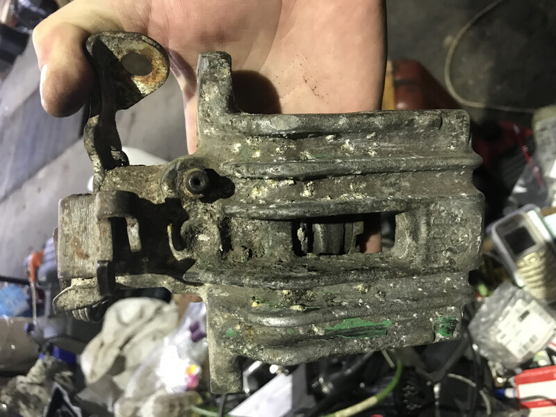 Задний правый суппорт Volkswagen Passat B5  1998 1.9 Дизель 