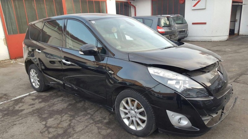 Бампер передний Renault Grand Scenic 3  2011 универсал 1.5 Дизель Хмельницкий