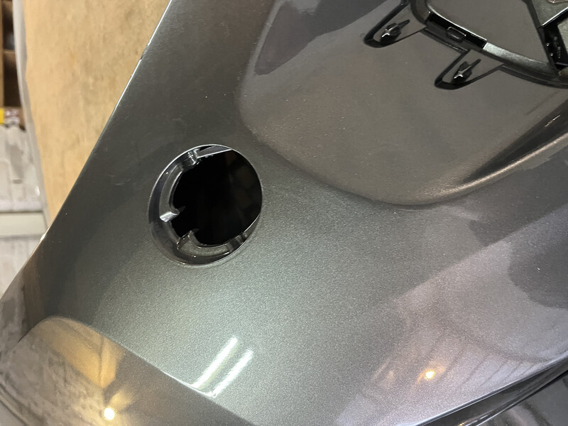 Заглушку переднього бампера буксировочного гачка Volkswagen Tiguan  2014 универсал 2.0 Бензин Дубно