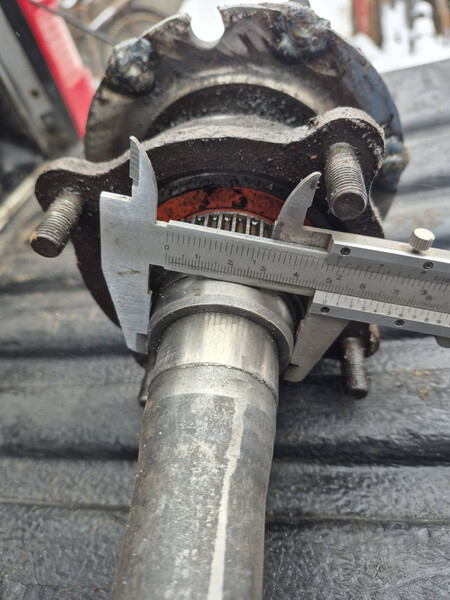 Полуось задняя правая Toyota Hilux  2006 2.5 Дизель Киев