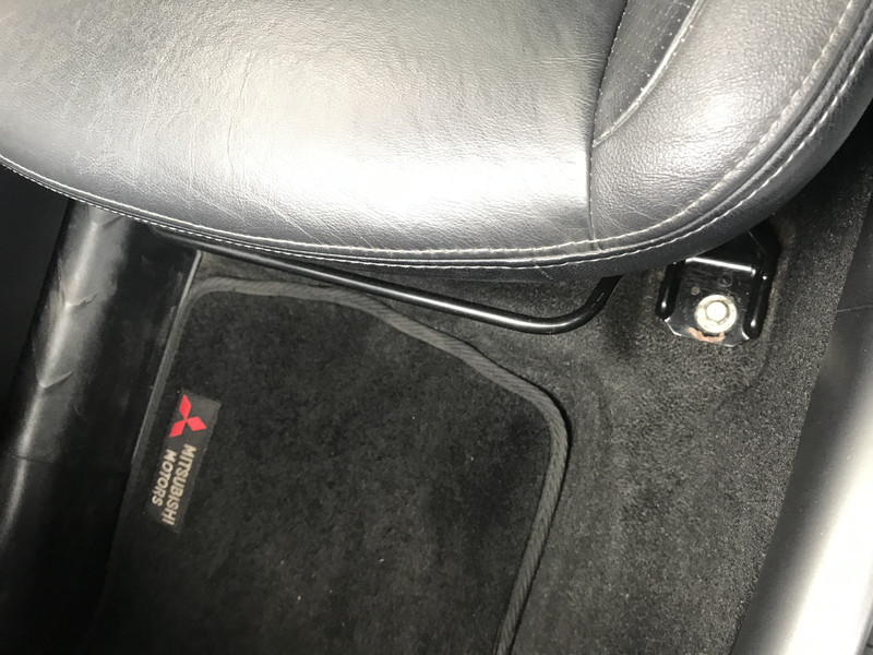 Заглушка крепления сиденья Mitsubishi Outlander XL  2009 3.0 Бензин Днепр