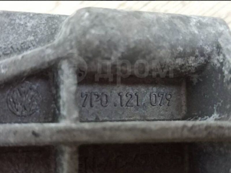 Кронштейн радиатора 7P0 121 079   Volkswagen Touareg