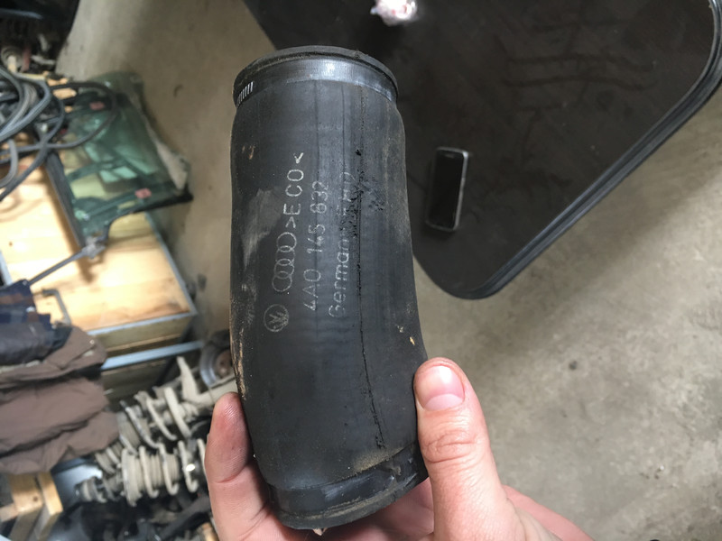 Патрубок интеркулера Audi A6 C4  1996 1.9 Дизель Самбор