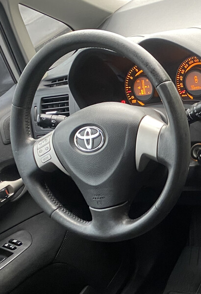 Кермо Toyota Auris  2008 хетчбек 1.6 Бензин Дніпро