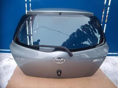 Стекло крышки багажника или крышка багажника в цвет Toyota Yaris  2008 хетчбек 1.0 Бензин 