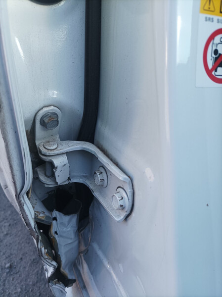 Нижня петля на задні праві двері Toyota Yaris  2013 хетчбек 1.3 Бензин 