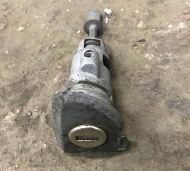 Личинка замка двери 107837167NE   Volkswagen Caddy