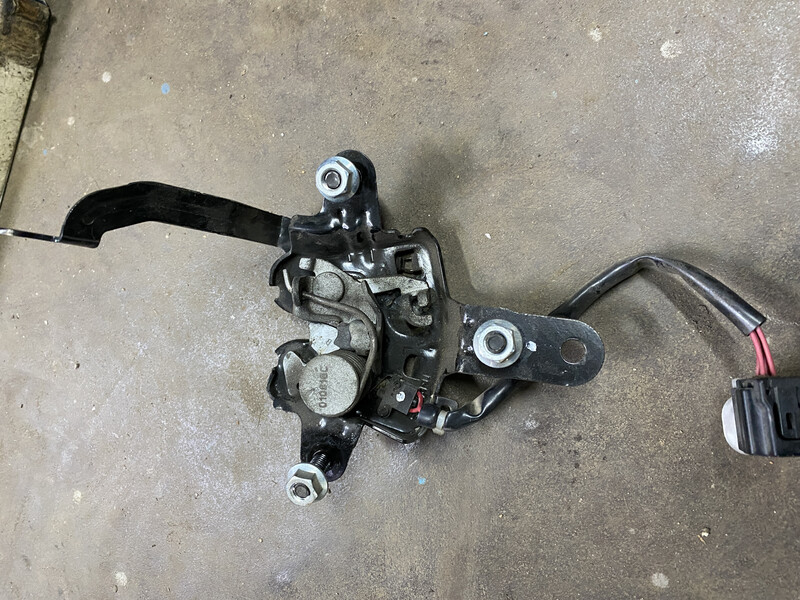 Замок капота 57310AL05A   Subaru Outback