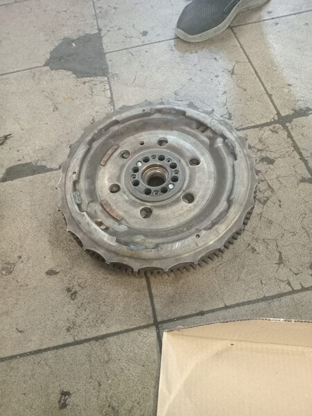 Маховик широкі імпуотсні зуби датчика колінвалу Nissan X-Trail T30  2003 2.2 Дизель 