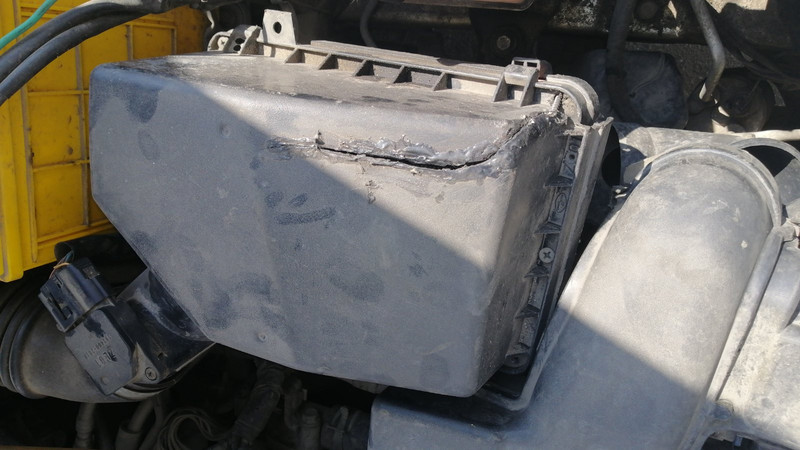 Корпус повітряного фільтра Mazda 323 F bj 2002 хетчбек 1.6 Бензин 