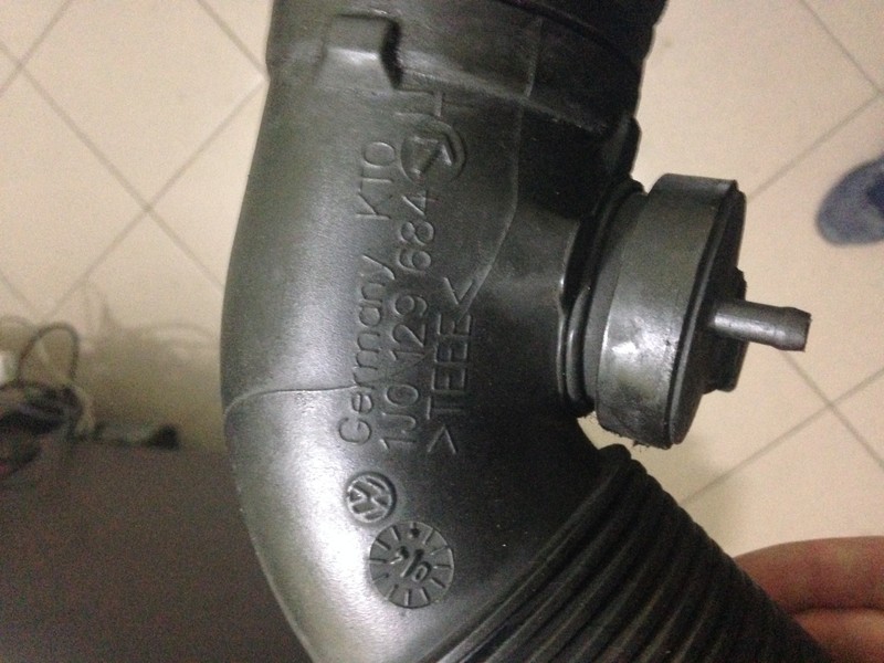 Патрубок повітряного фільтра 1J0129684   Seat Leon, Skoda Octavia, Volkswagen Bora, Volkswagen Golf, Volkswagen Vento