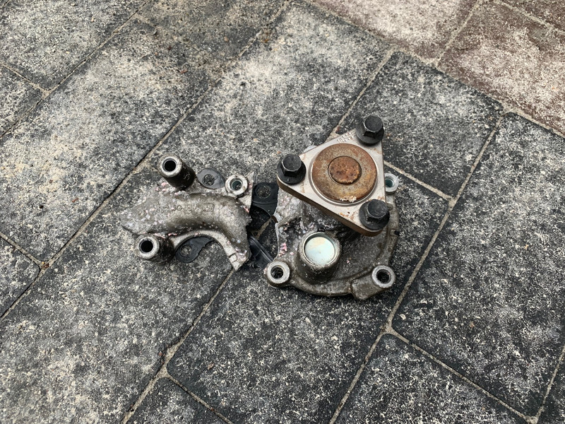 Помпа Ford Fiesta MK7  2016 хетчбек 1.0 Бензин 