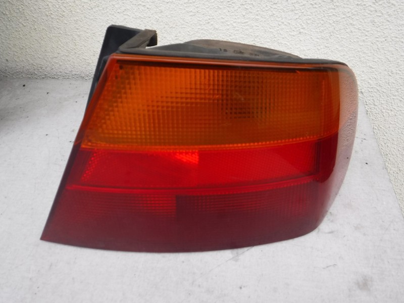Фонарь задний правый в крыло Mitsubishi Carisma  1997 1.6 Бензин Киев