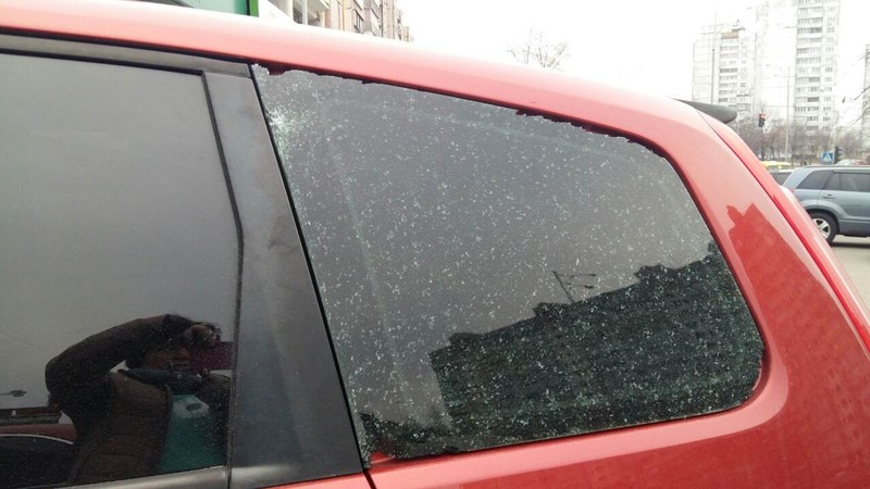 Стекло заднее левое глухое Ford C-Max  2008 хэтчбек 2.0 Бензин Киев