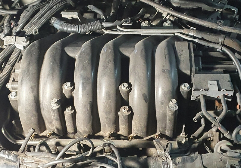 Впускний колектор Nissan Maxima A33  2003 3.0 Бензин 