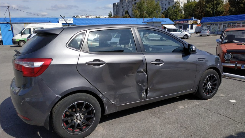 Дверь задняя правая Kia Rio 3 хэтчбек 2012 г.  1.6 л бензин Чернигов