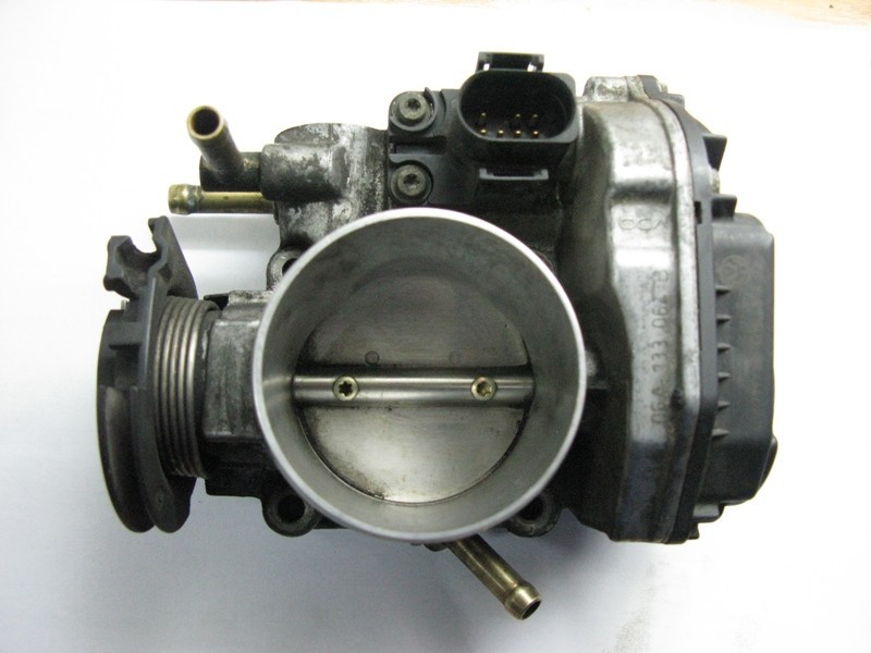 Дросельна заслінка 06A133064В   Volkswagen T4 (Transporter)