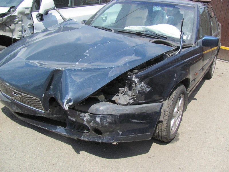 Капот Volvo 850 1995 г.  2.0 л бензин Киев