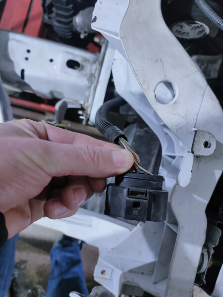 Фишка блок фары Ford Focus  2010 купе 1.8 Бензин 