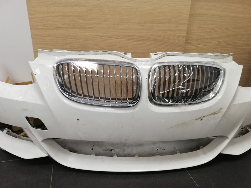 Передний бампер м пакет, центральная сетка BMW 3 Series  2013 купе 3.0 Бензин Светловодск