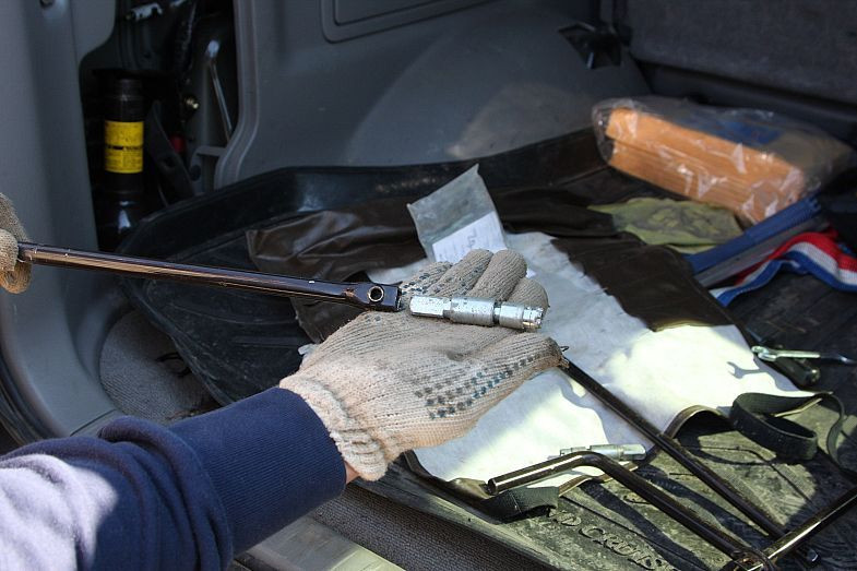 Ключ с звездочкой для опускания запаски Toyota Land Cruiser 100  1999 4.2 Дизель Боярка