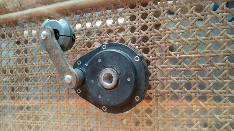 Передний кронштейн двигателя Mazda 323  1994 купе 1.2 Бензин 