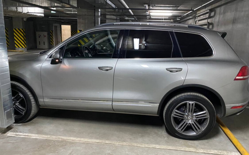 Ручка двери левая с безключевым доступом kessy серого цвета Volkswagen Touareg  2015 3.0 Дизель Киев