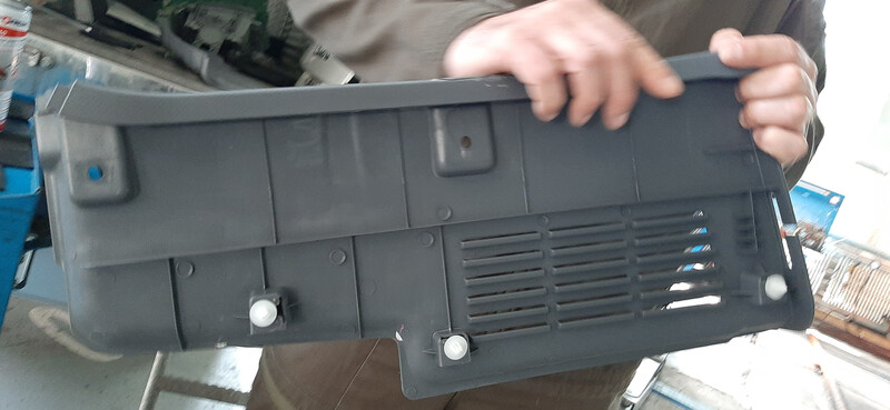 Пластик кабины нижняя часть левой стойки Isuzu NMR  2020 3.0 Дизель Киев