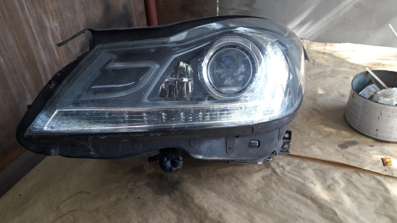 Фара правая ксенон в сборе A2048205659   Mercedes C-Class